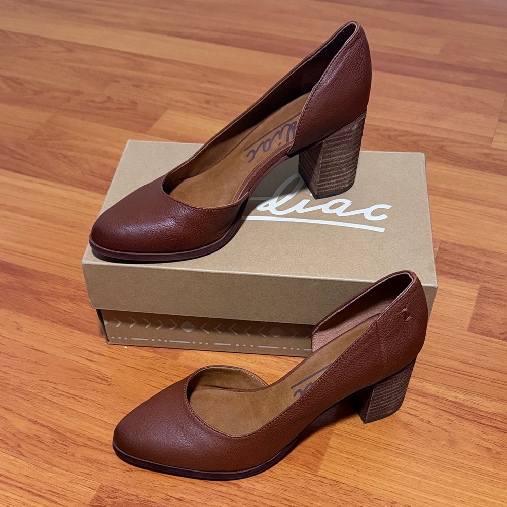 Zodiac Women's Gracie d'Orsay Side Cutout Pumps